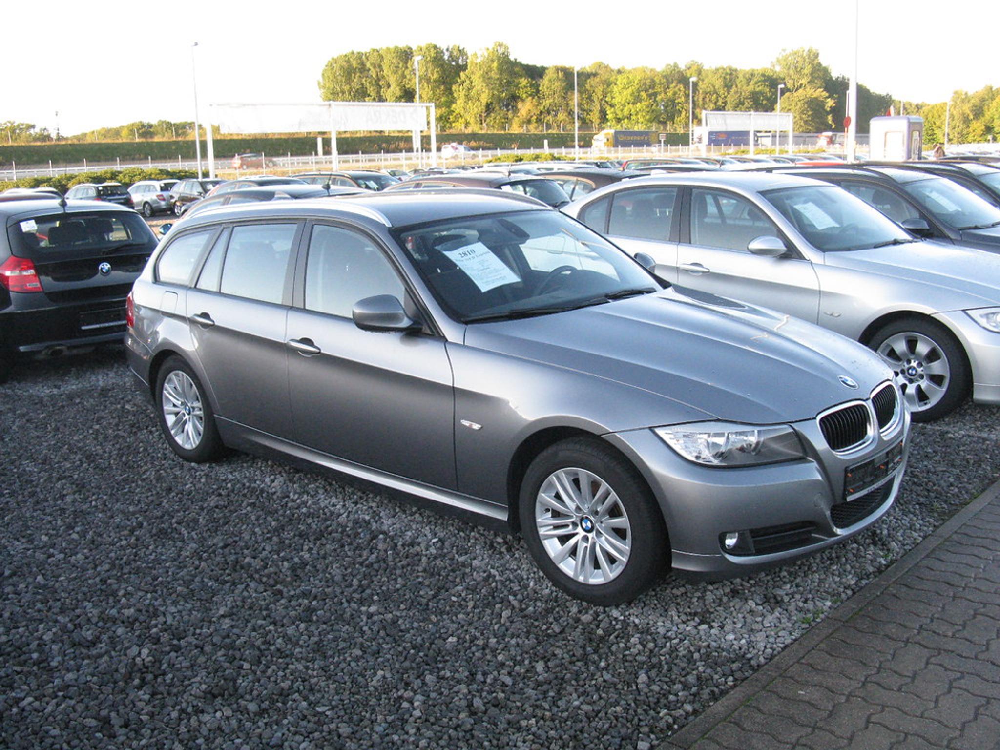 Grey BMW E91 touring diesel