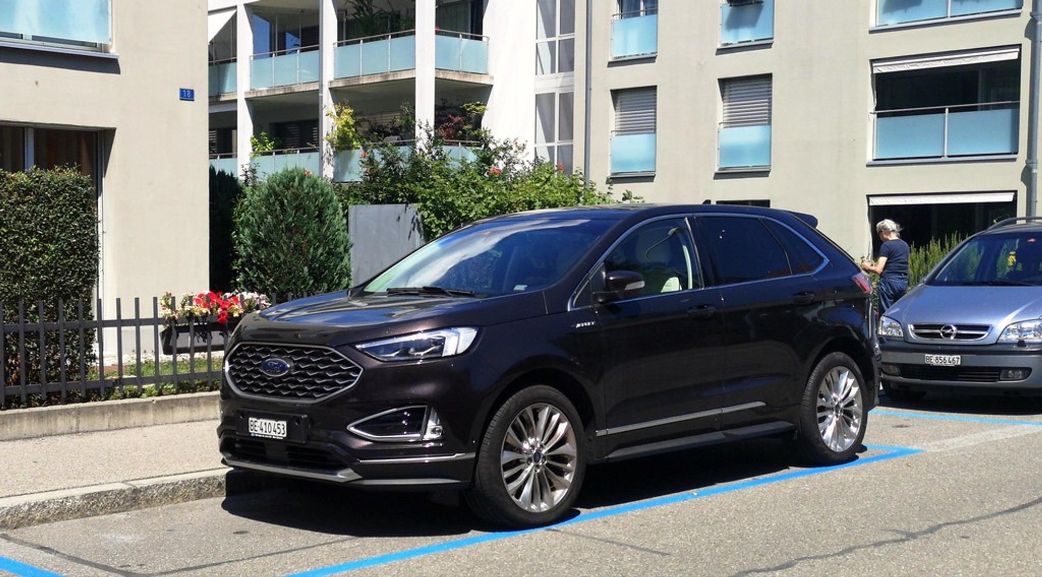 Dark brown Ford Edge in the sunlight