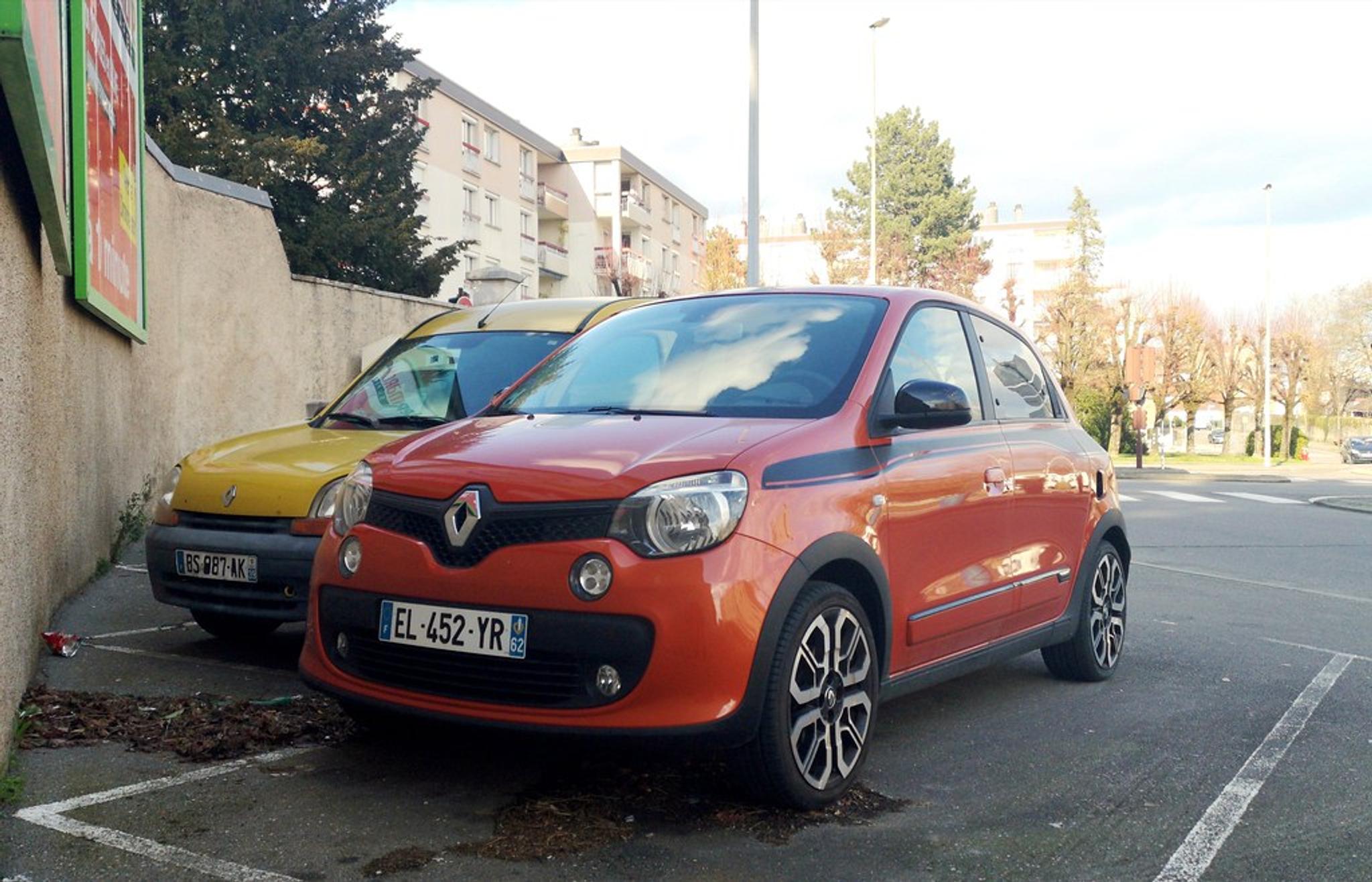 Orange Renault Twingo GT