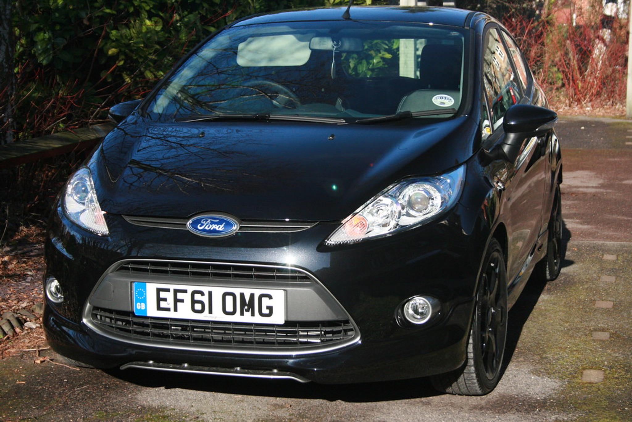 Black Ford Fiesta front