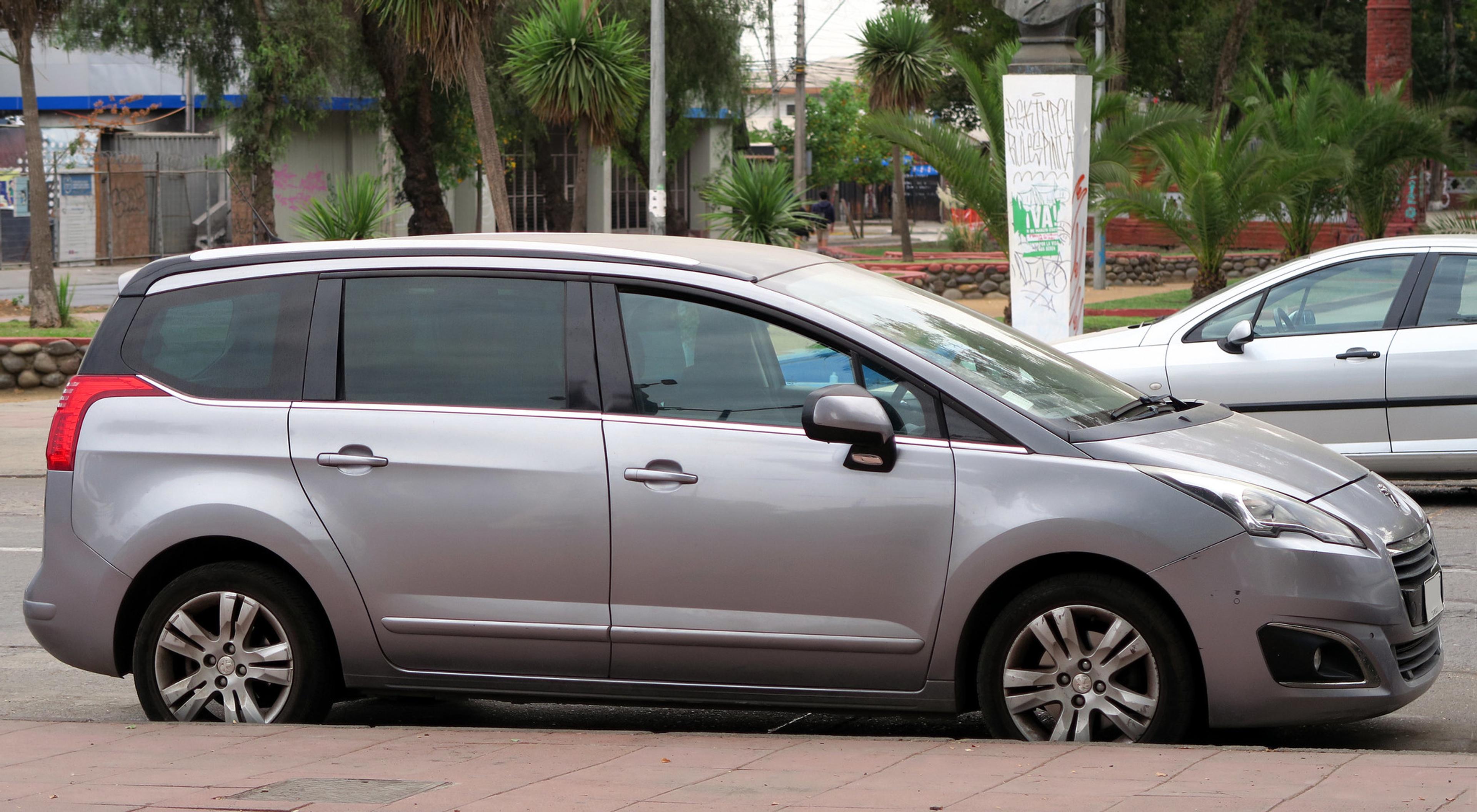 A grey Peugeot 5008 in a parking bay 
