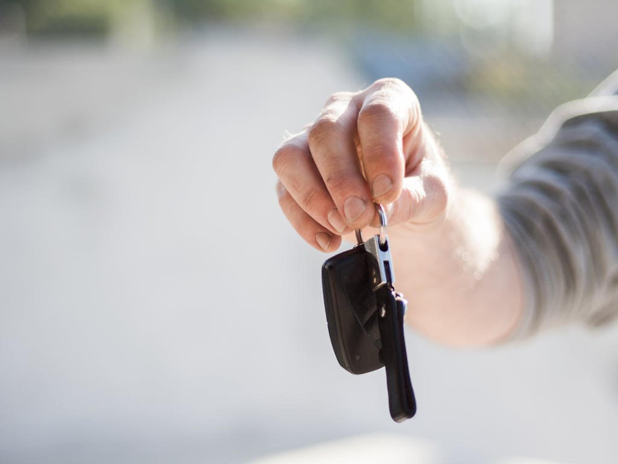 A person is handing over the car keys