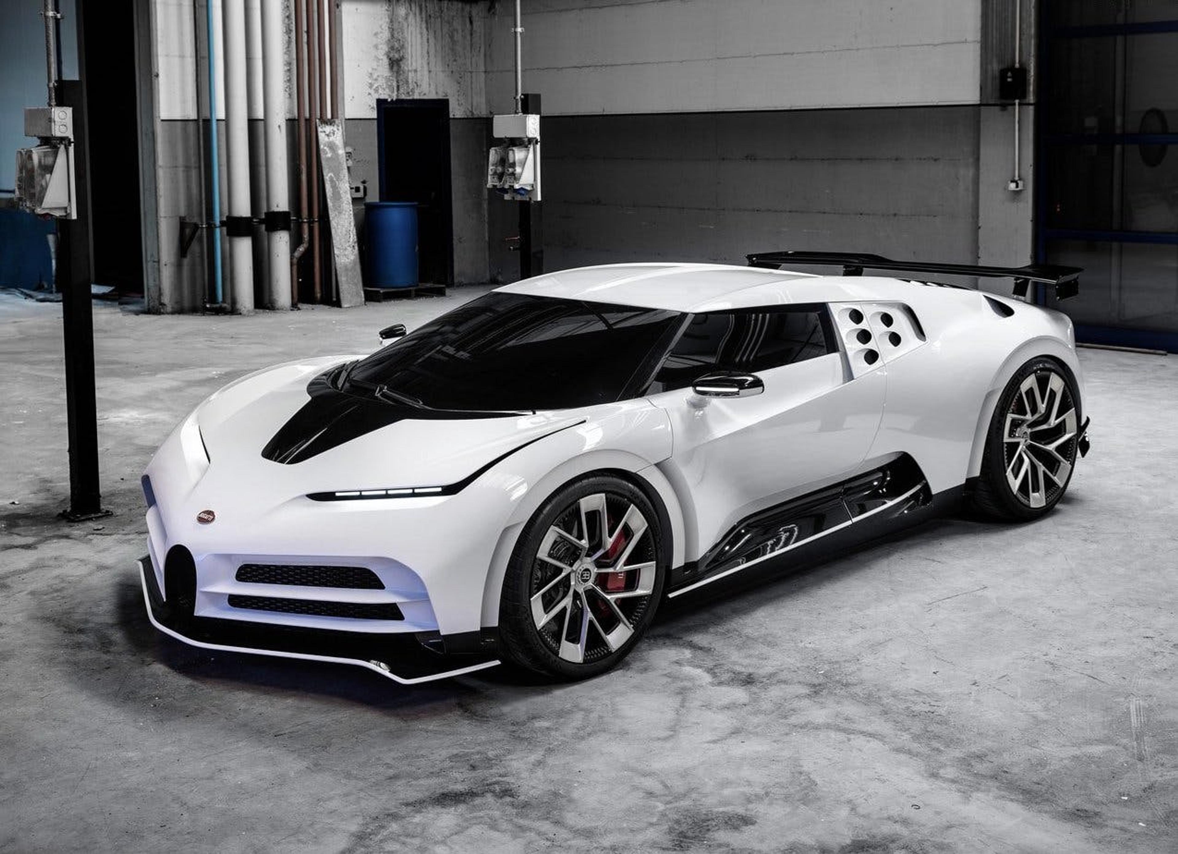 Bugatti Centodieci alb in garaj