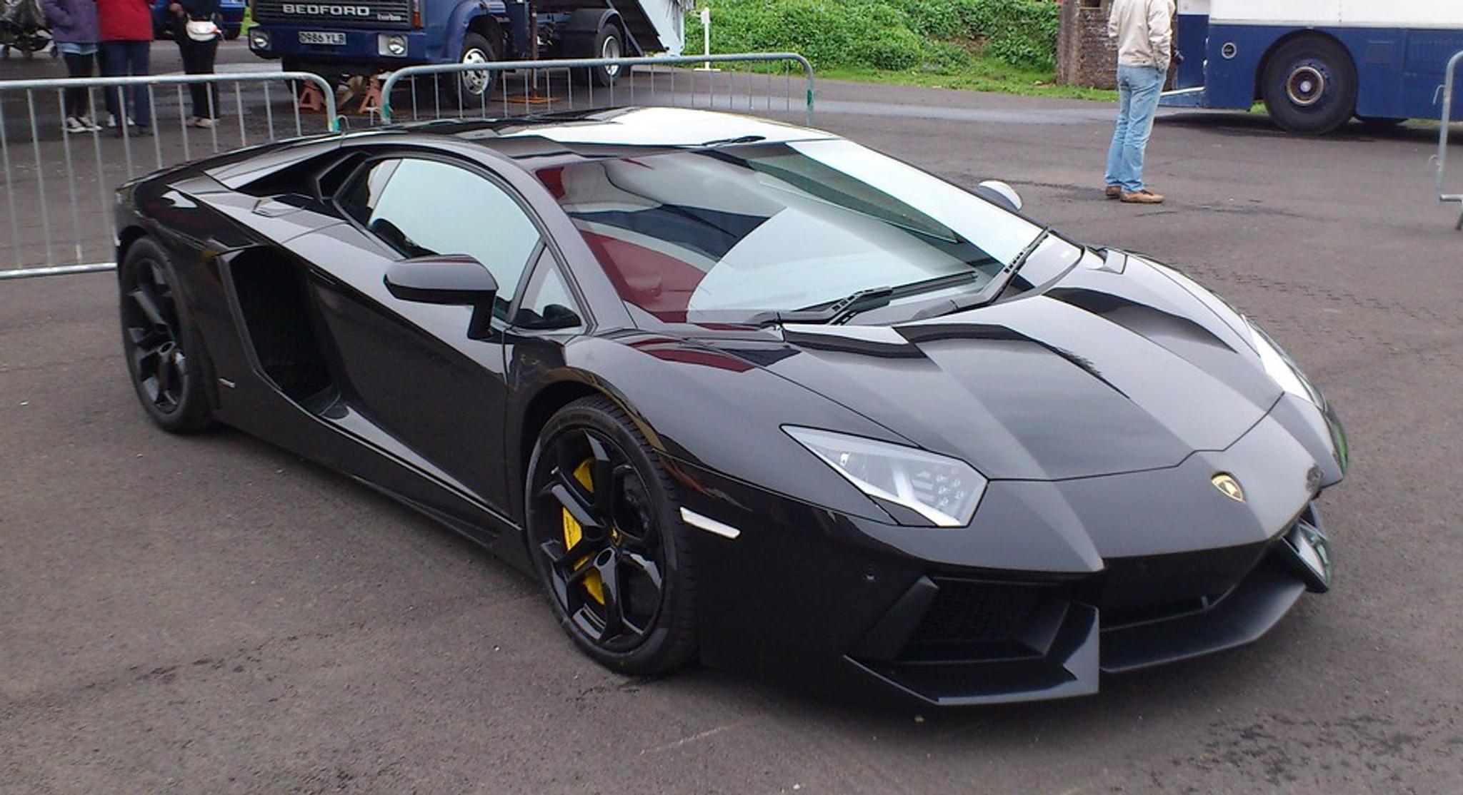 Black Lamborghini Aventador