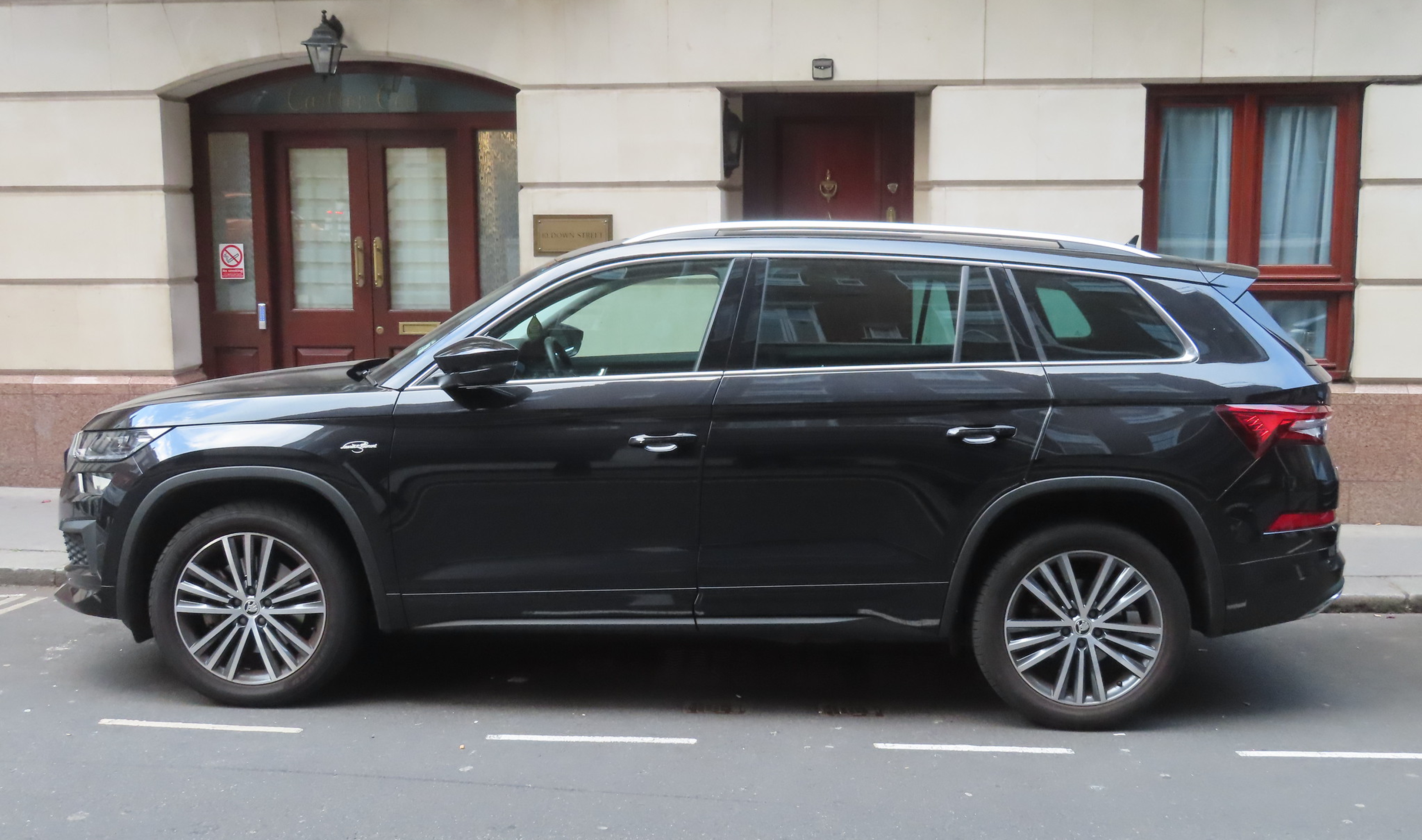 Czarna Škoda Kodiaq SUV