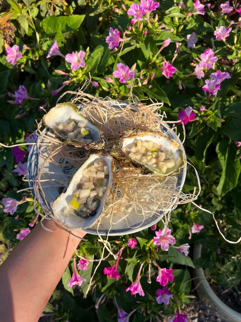 Huîtres de Bouzigues préparées, spécialité du restaurant de producteur l'Instant Thau à Loupian