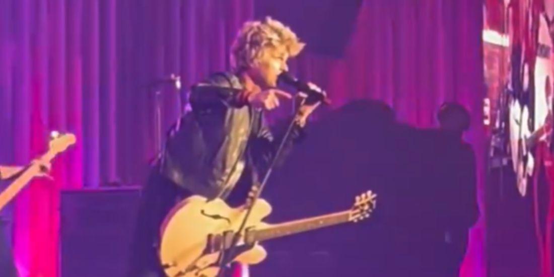 NEW: Green Day singer mocks ICE agents during Super Bowl weekend concert despite NFL commish promising 'unity'