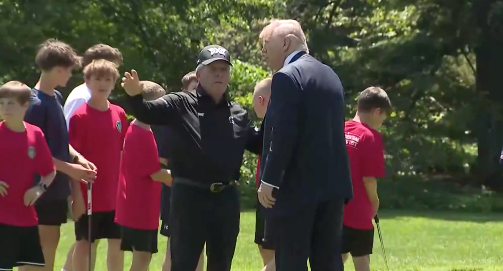 Trump gives golf lessons to kids on White House lawn with pros Bryson DeChambeau, Gary Player