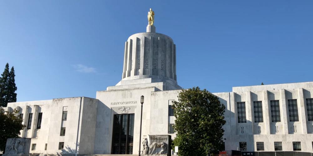 Oregon moves to penalize landlords who reveal tenants' immigration status