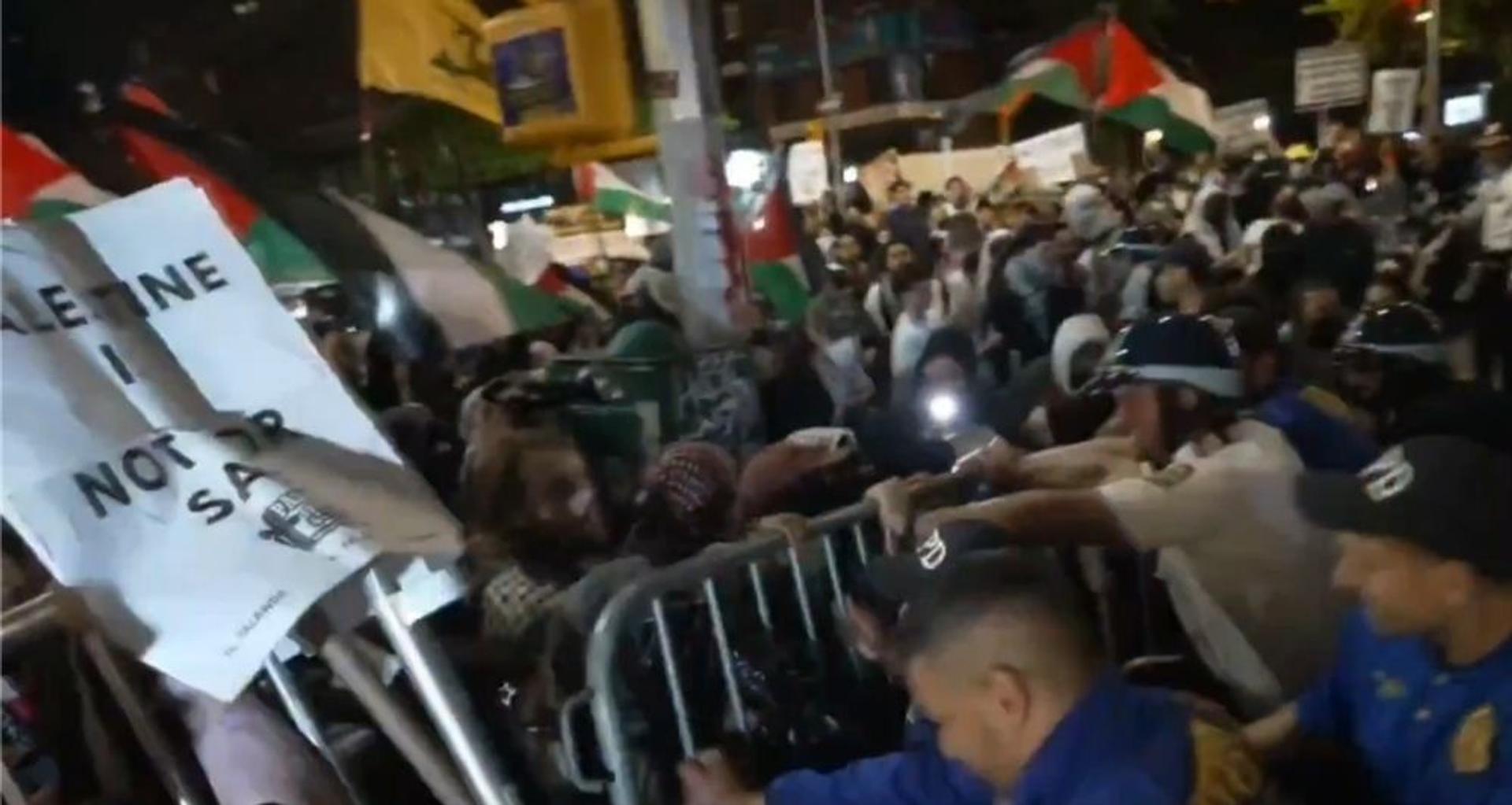 Activists clash with NYPD while protesting Mamdani-opposed Israeli real estate event at Manhattan synagogue