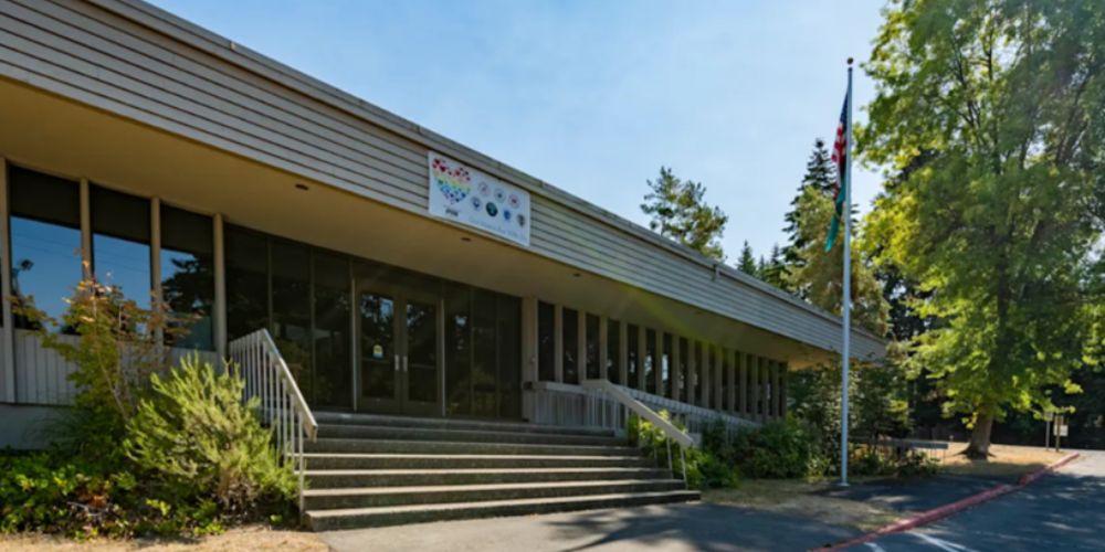 EXCLUSIVE: Mercer Island school district warns families after former coach linked to child exploitation material probe