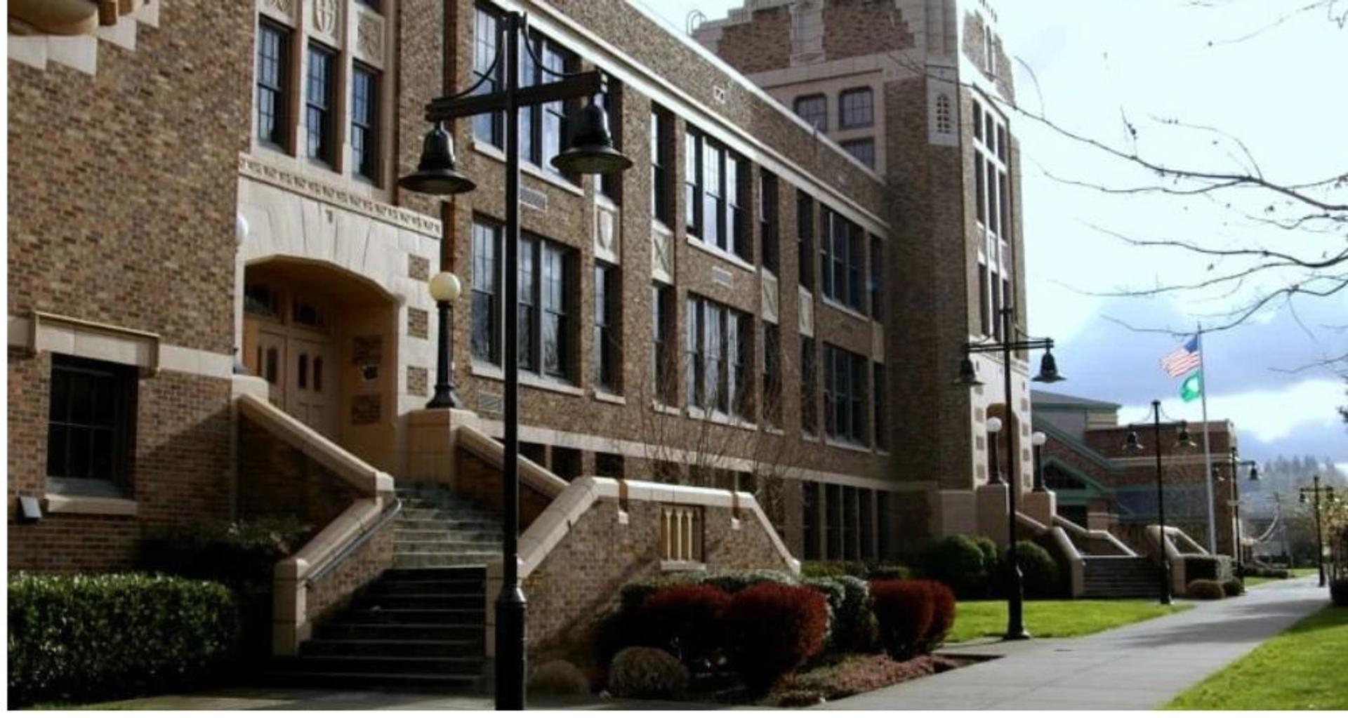 Washington state high school administrator accused of sending explicit messages, videos to students’ moms