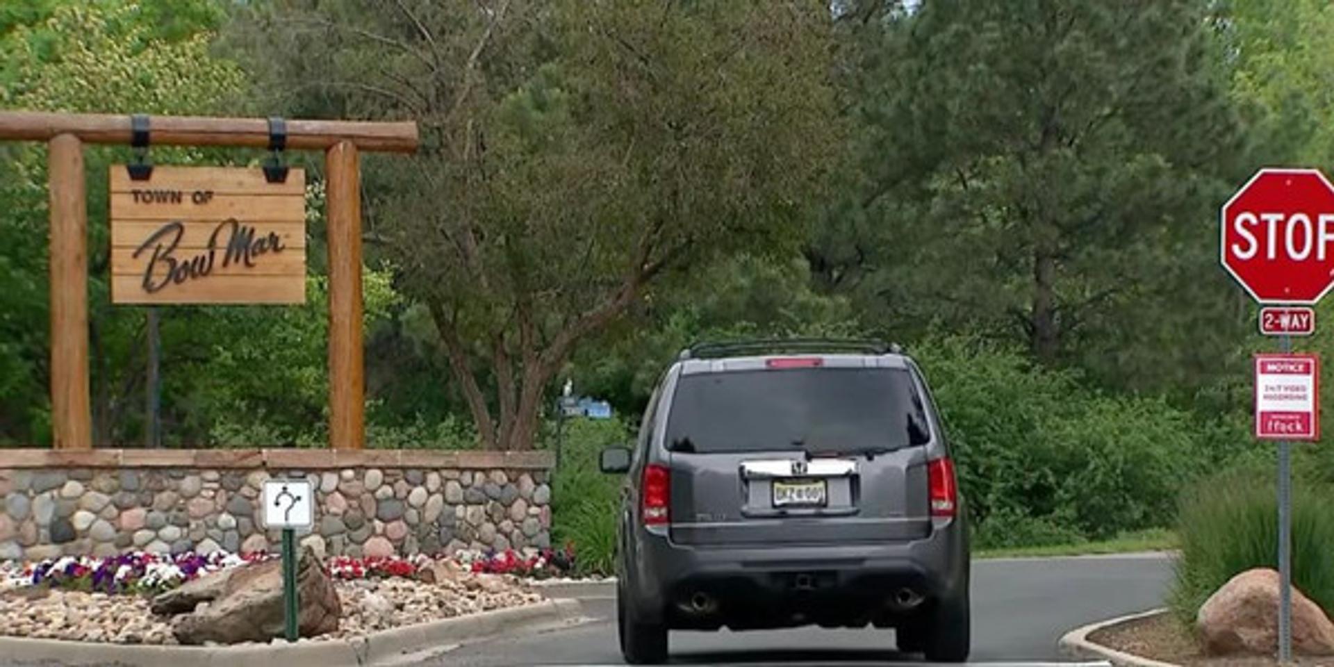 Colorado town to become walled city after installing gates to prevent people from coming through—Colorado is a SANCTUARY STATE
