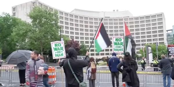 Leftist agitators held up signs calling for death to Trump amid WHCD attack