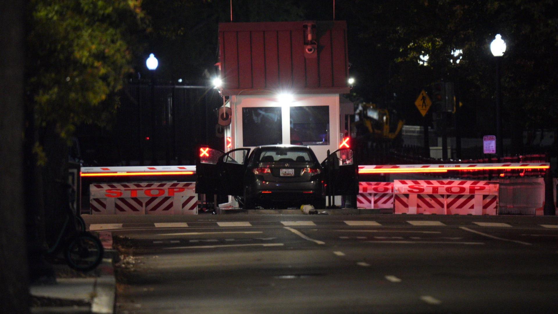 Suspect arrested after ramming car into White House barricade