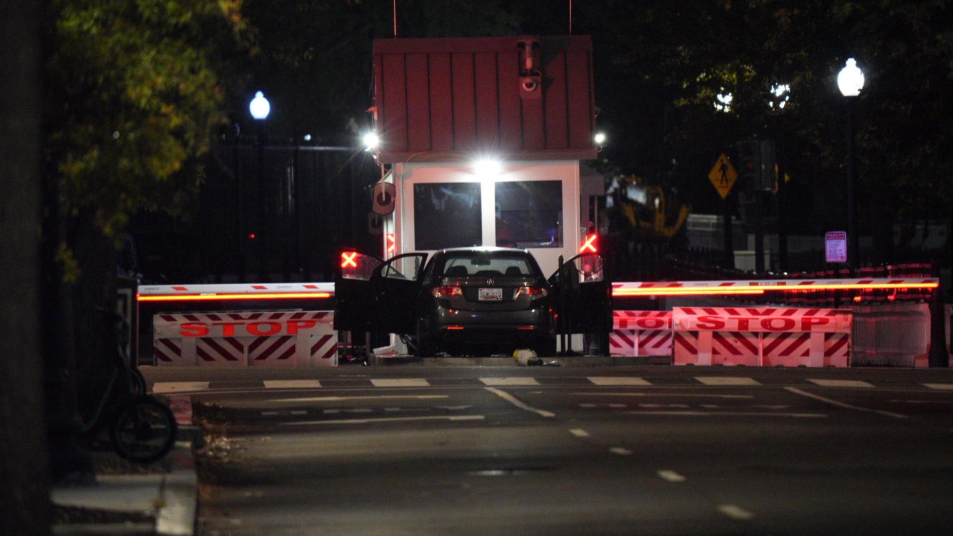 Suspect arrested after ramming car into White House barricade