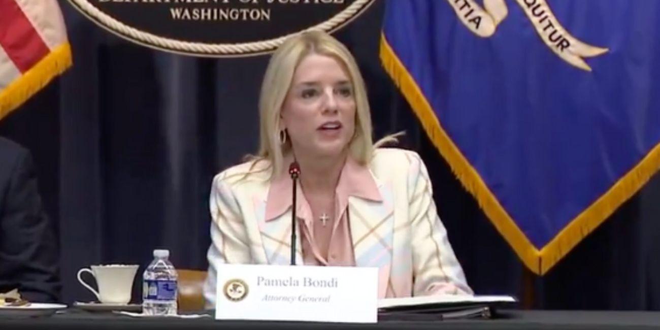 Facebook removes group used to 'dox and target ICE agents' in Chicago: Pam Bondi