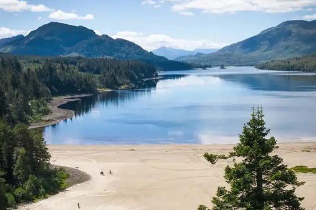 Loch Laggan Beach