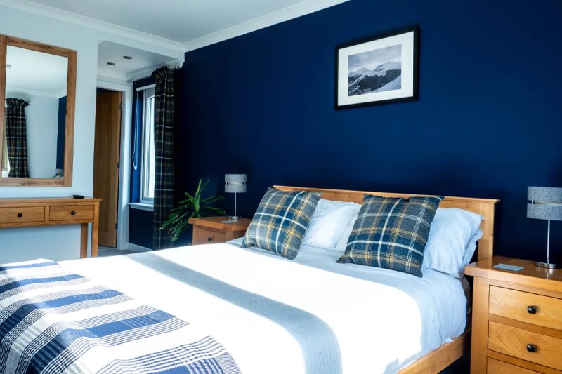 The Glencoe Room at Highwinds Lodge ground floor dog-friendly bedroom with king bed and en-suite
