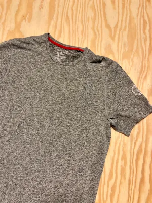 Funktionst-shirt (oanvänd)