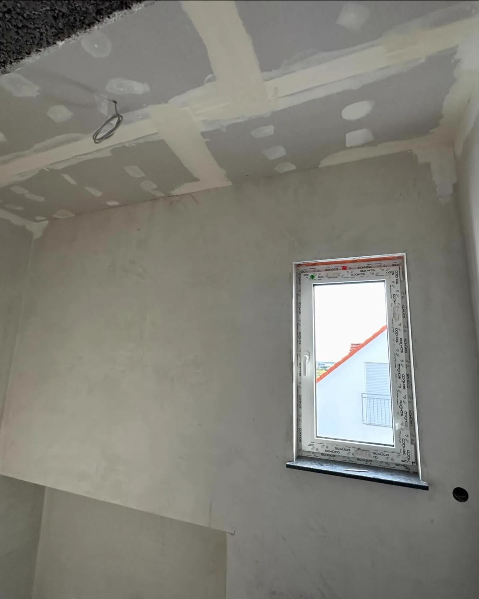 Fertig abgehängte Decke mit Einbaustrahlern — HEDER Trockenbau