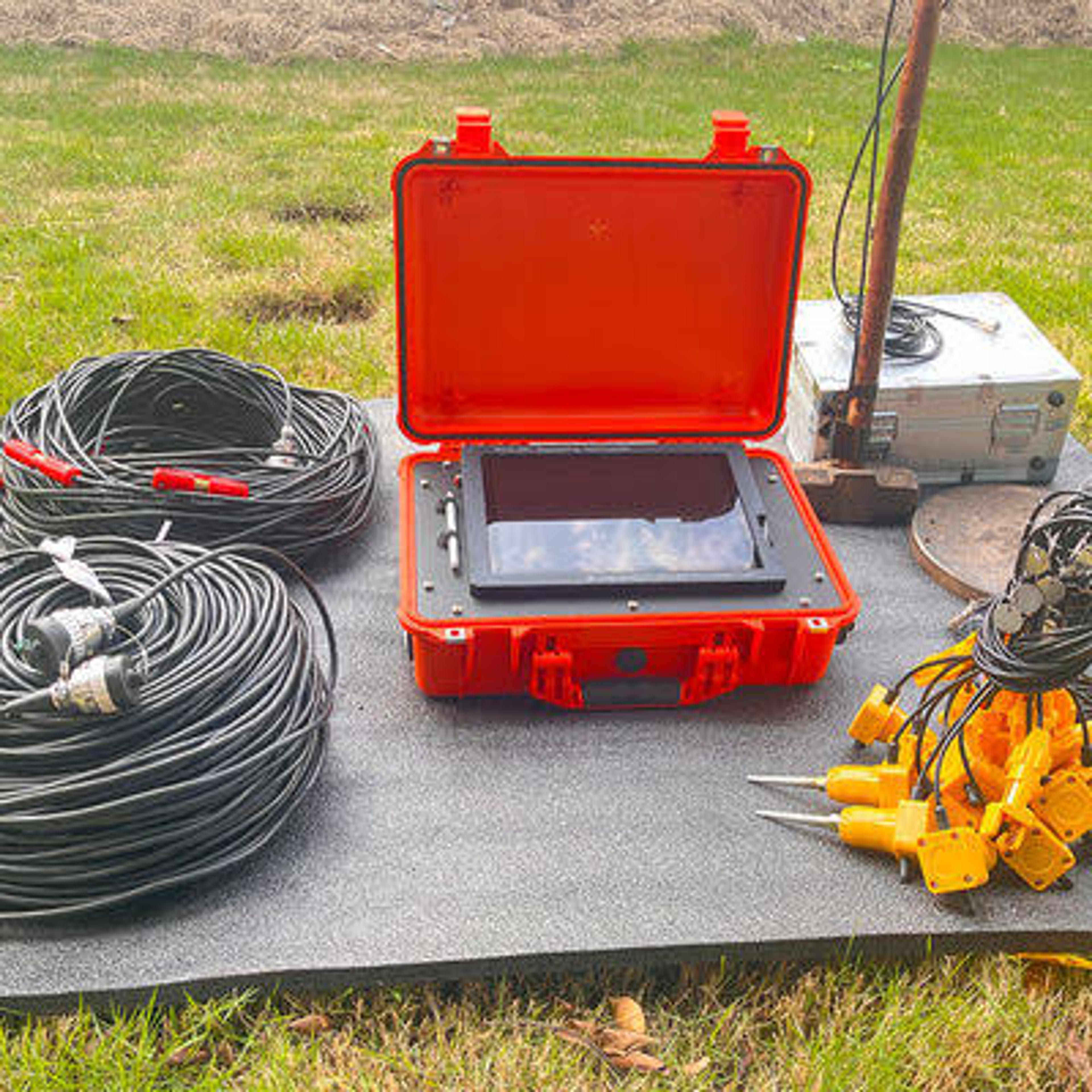 Seismograph for refraction and MASW surveys