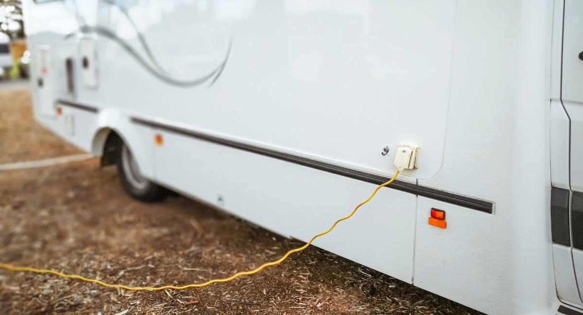 30Amp RV Generator Size Guide 3000W+ Power Solutions Roamly
