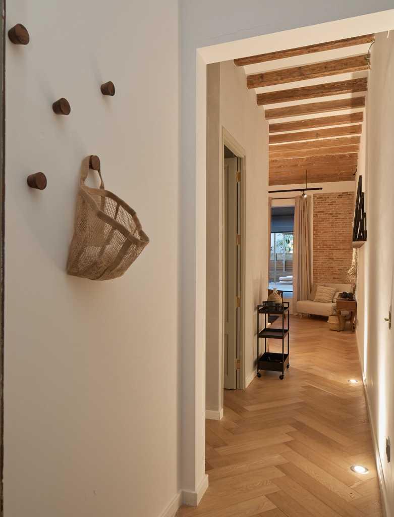 1653659983-apartment-entrance.jpg