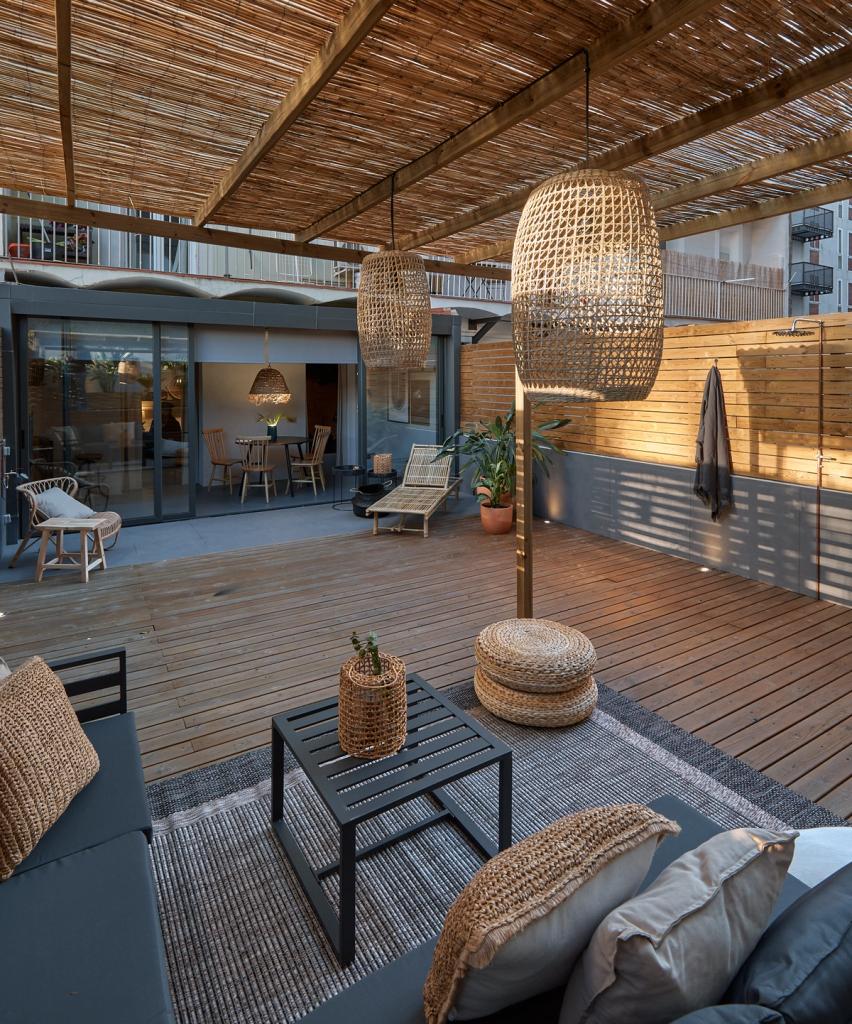1653662912-terrace-in-barcelona-with-outdoor-lounge.jpg