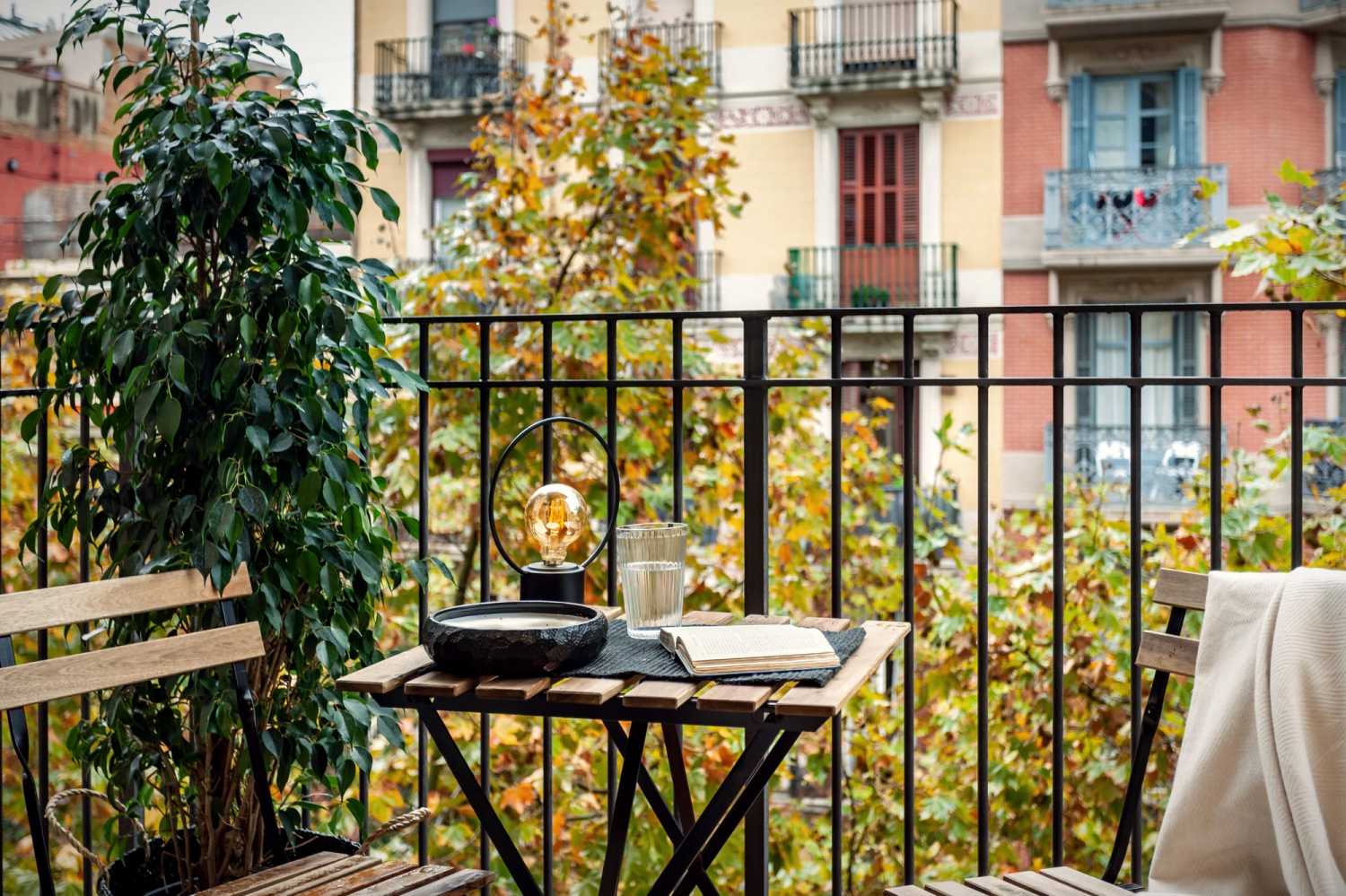 1655392018-ukio-barcelona-balcony-in-apartment-monthly-rental.jpg