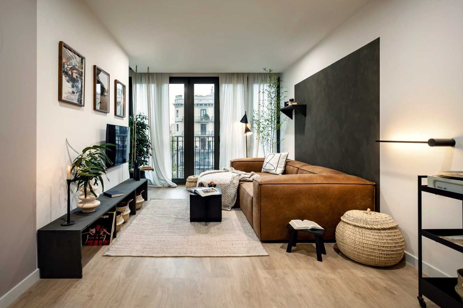 1655393839-ukio-barcelona-eixample-living-room-in-monthly-rental.jpg