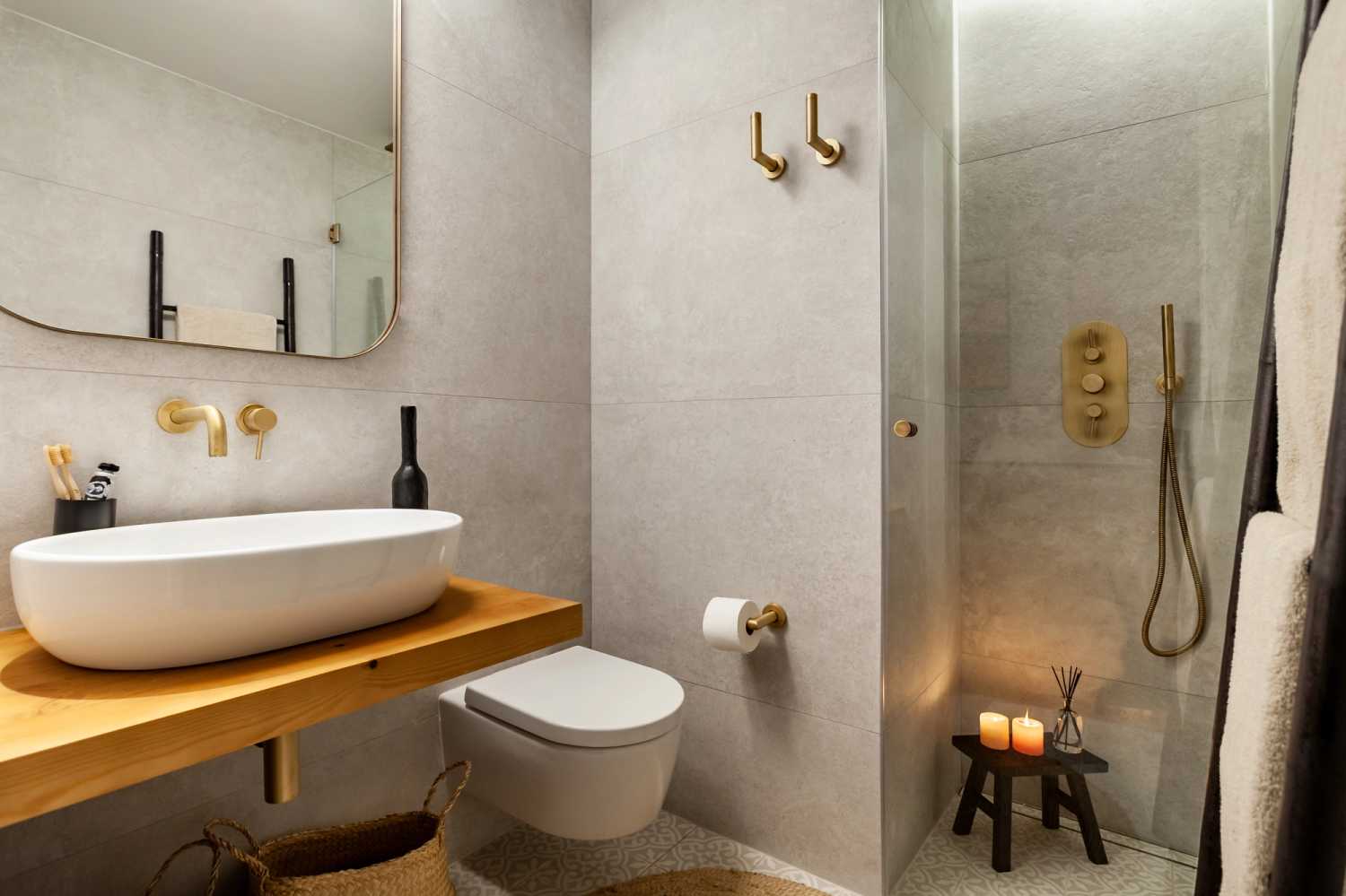 1656335944-apartement-barcelona-walk-in-shower-in-luxury-bathroom-in-monthly-rental.jpg