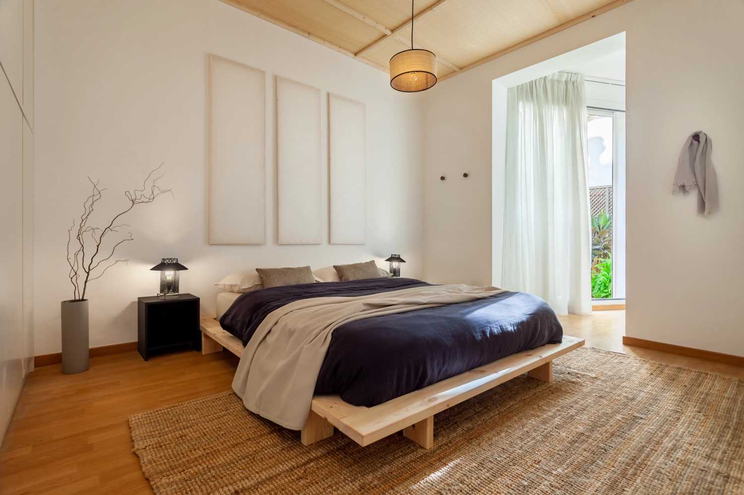 1653911477-ukio-barcelona-japanese-inspiration-bedroom-in-apartment-to-rent.jpg