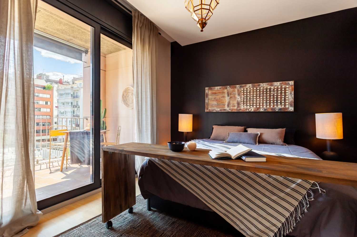 1654091139-bedroom-with-balcony-barcelona-passeig-de-gracia-79-l-08.jpg