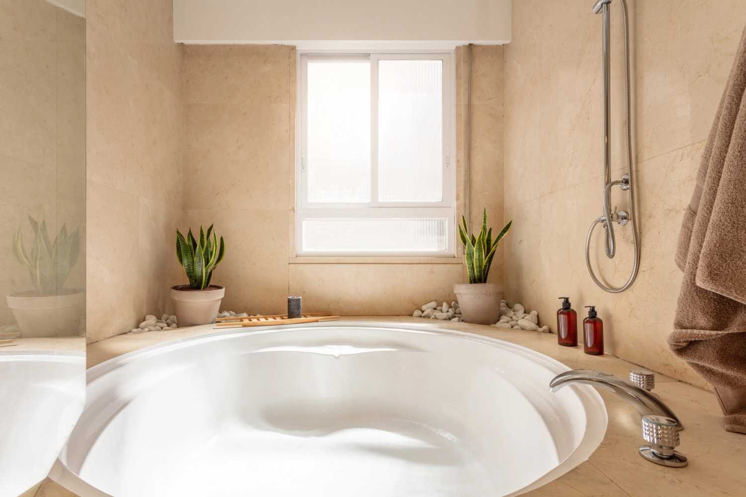 1654001477-2-person-bathtube-in-an-apartment-to-rent-in-madrid-15.jpg