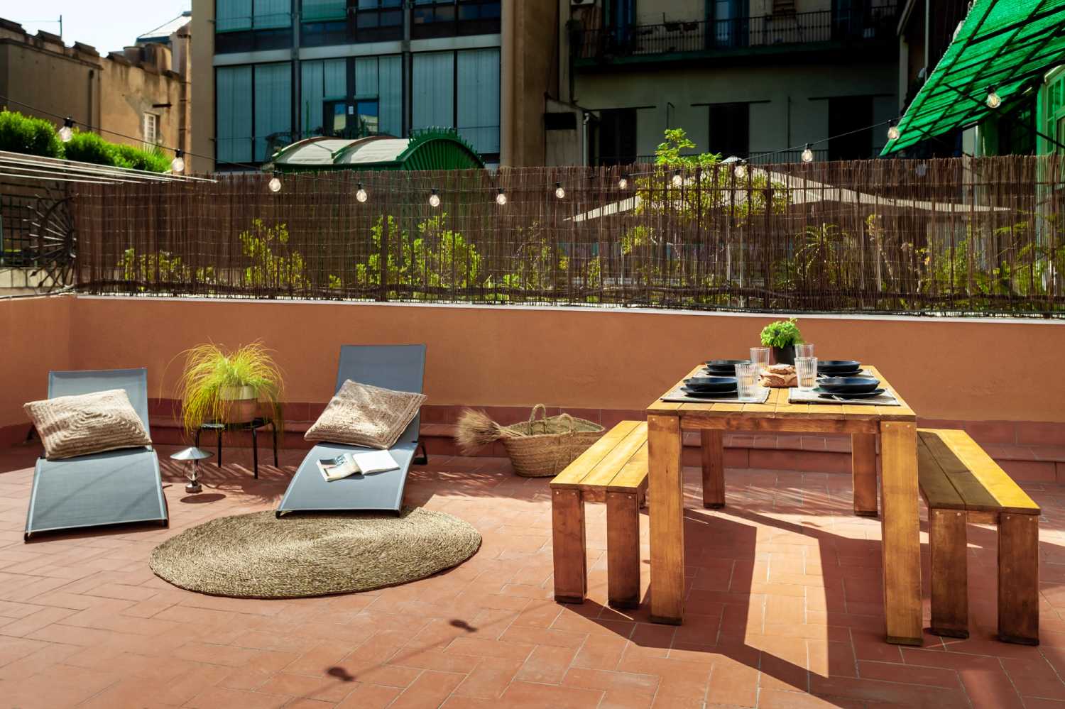 1654164513-outdoor-living-room-on-rooftop-in-barcelona-97.jpg