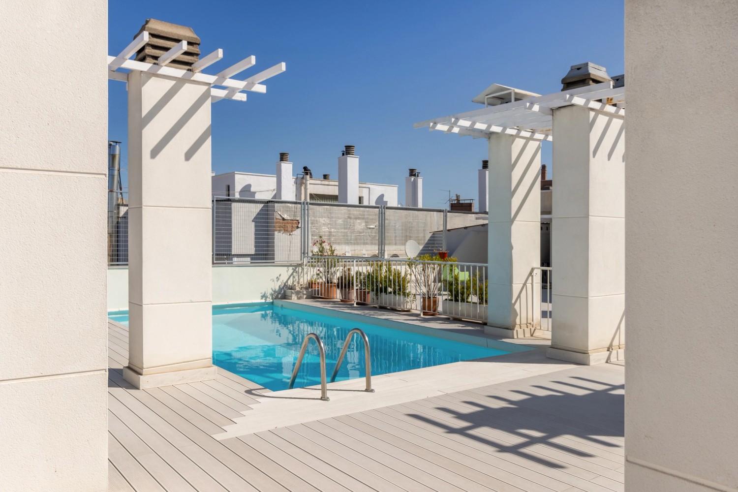 Rooftop swimming pool located in a corporate apartment in Salamanca, Madrid