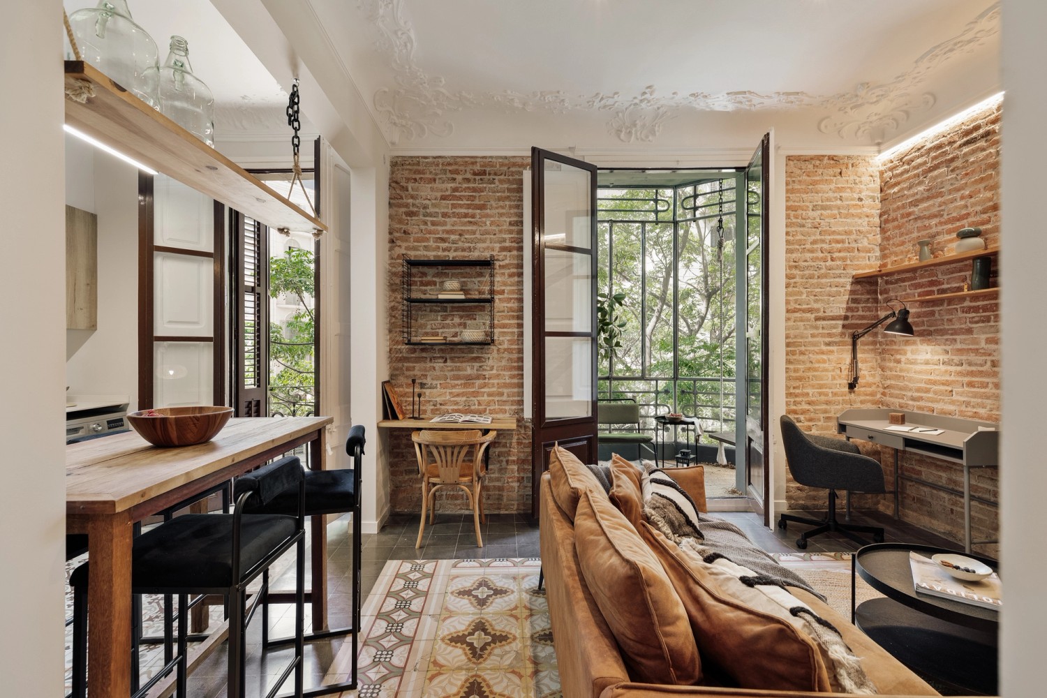 Living room of a corporate apartment in Lisbon