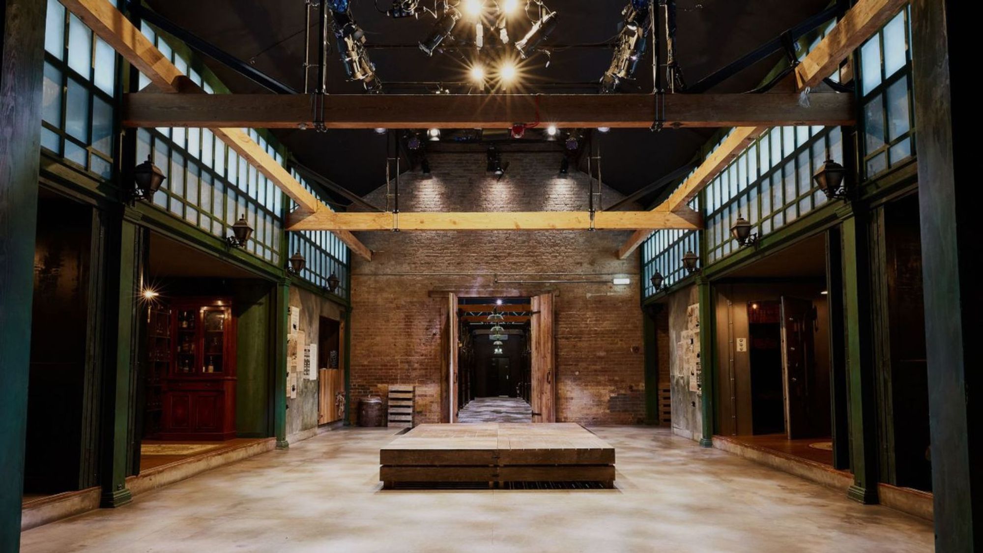 Tutti, Shoot Location Agency
