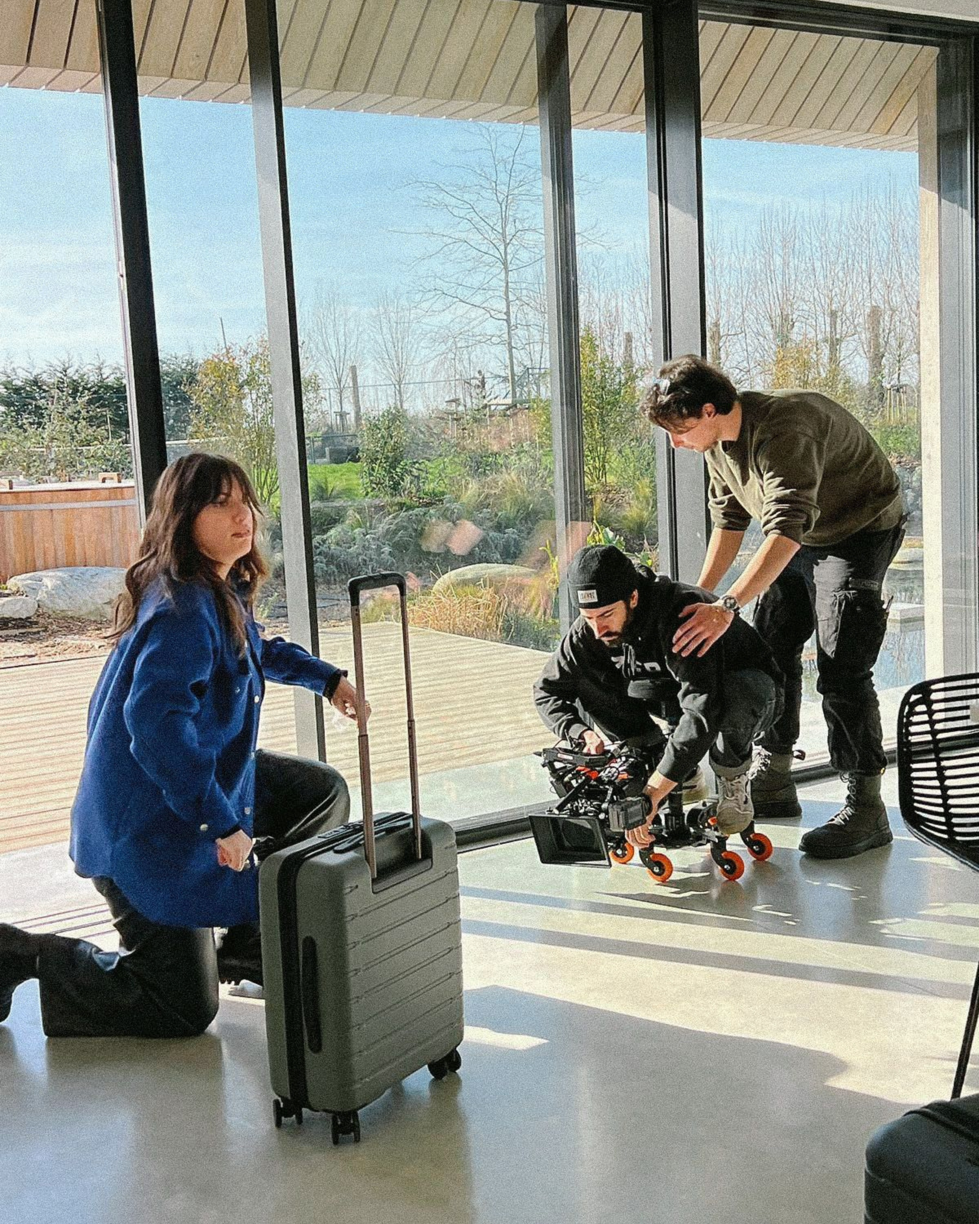 Suitcase Advert, Behind The Scenes