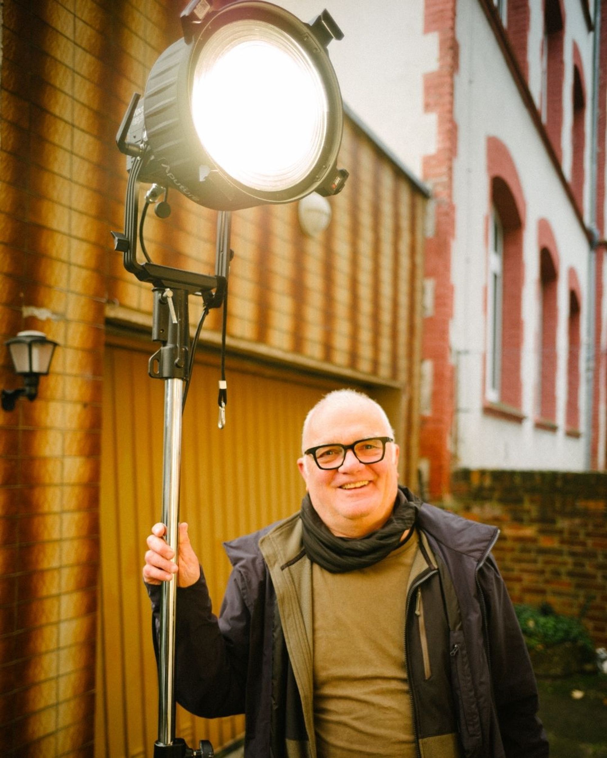 Gaffer_Behind_The_Scenes