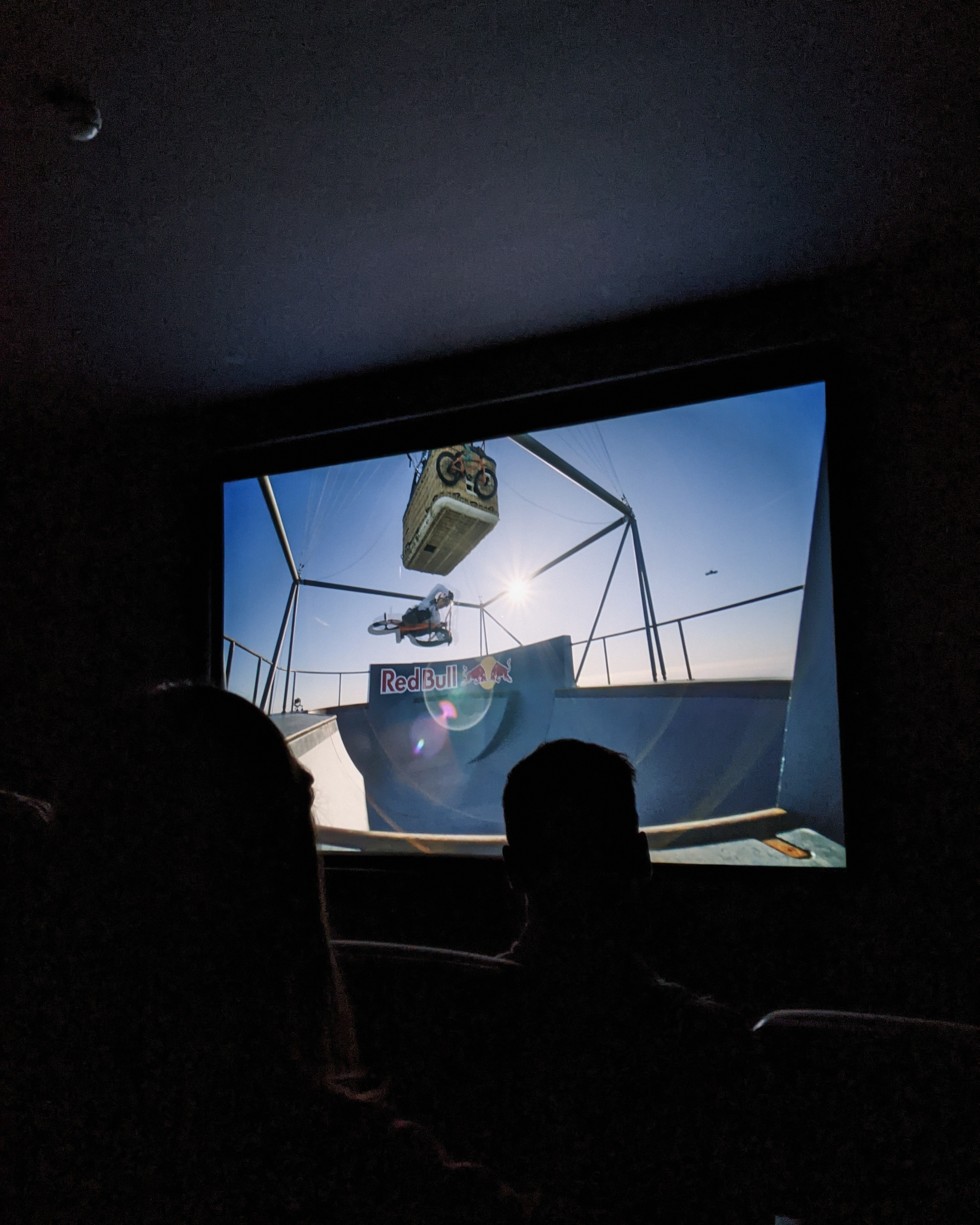 Don't Look Down, Screening