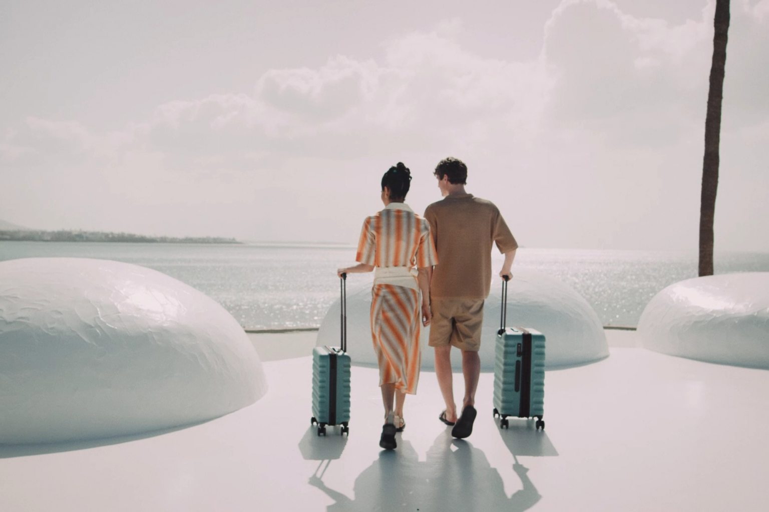 Antler Luggage - Ocean & Mineral Suitcase Advert