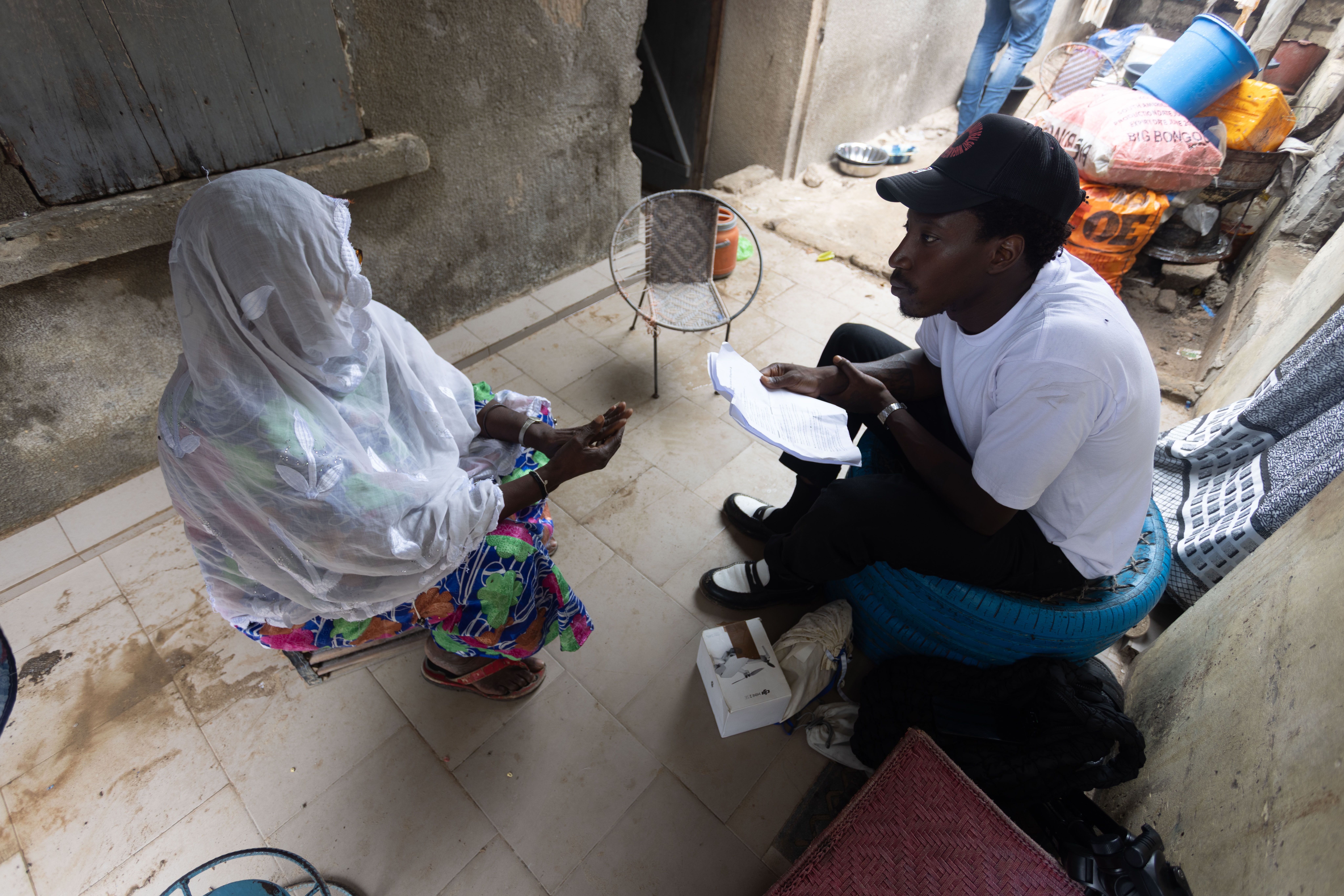 Kopeto interviewant une MAAM