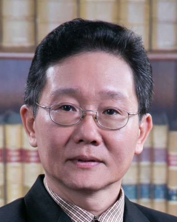 Portrait photo of Mr Kong