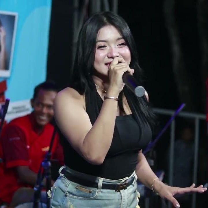 Lili Amora