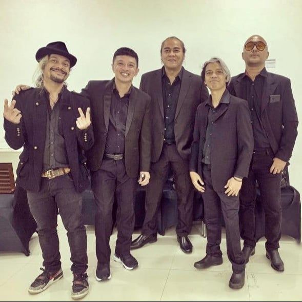 Band Om Om