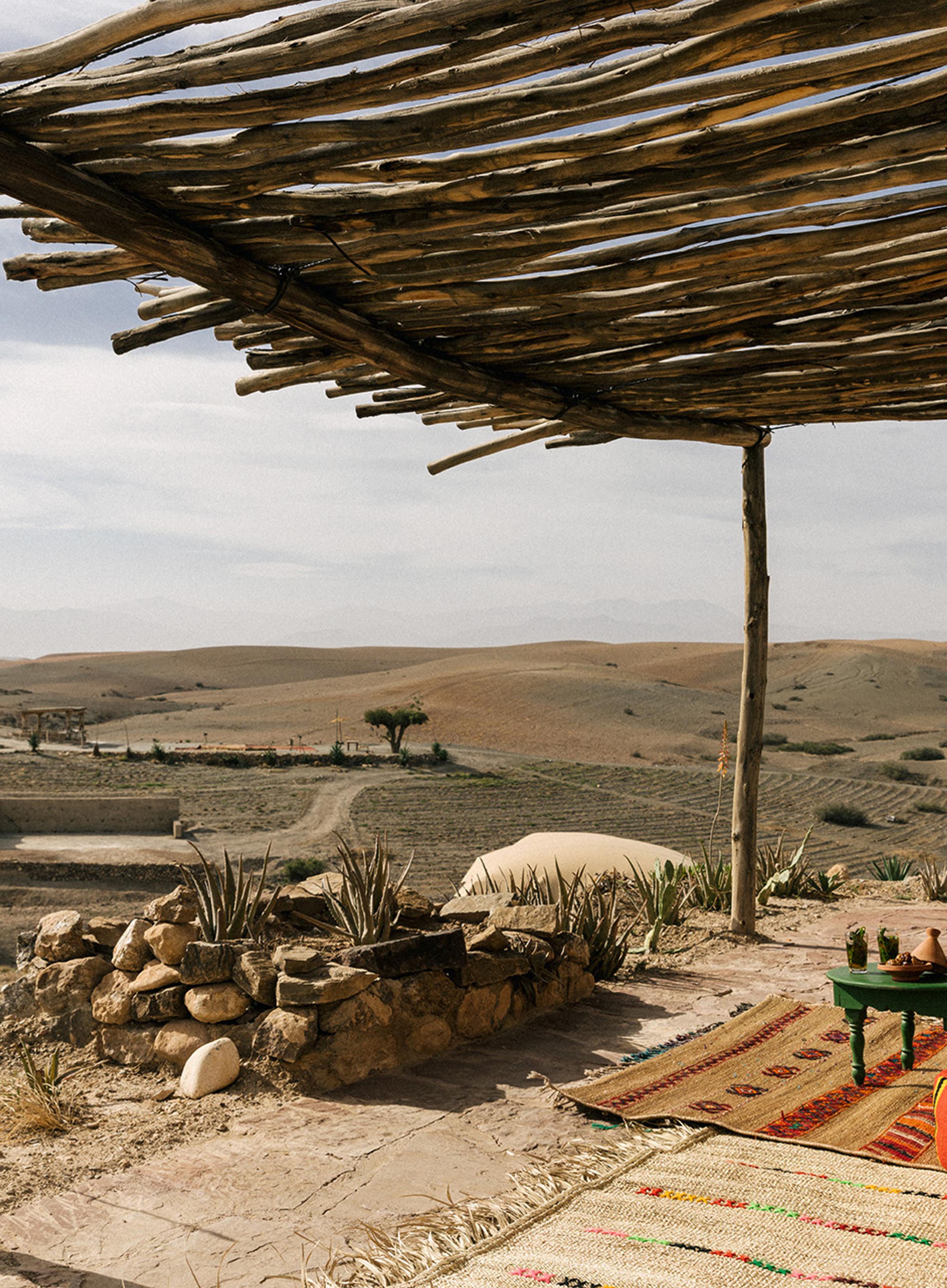 Desert lodge with view over the mountains