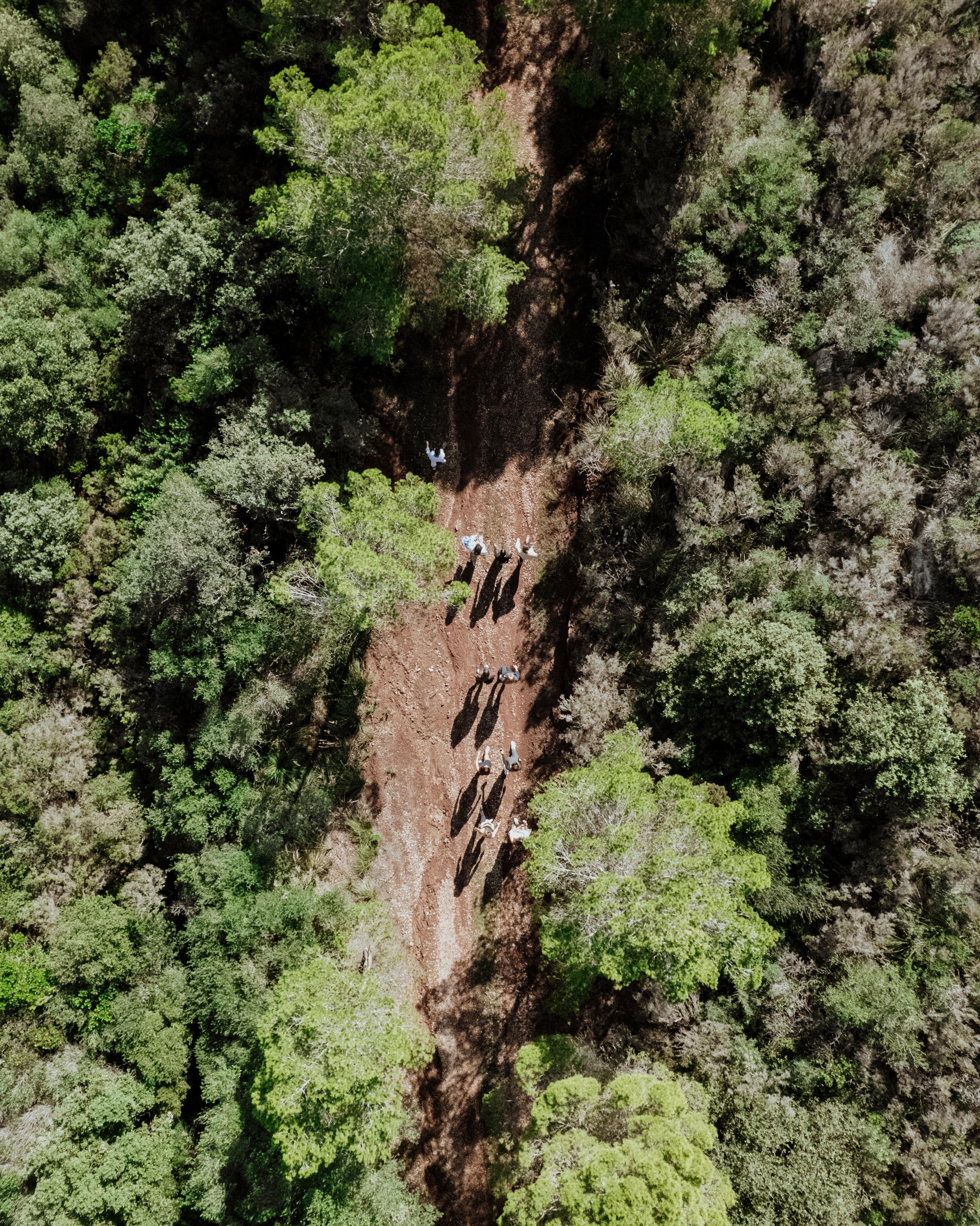 A minimalistic yet warm room with natural textures and soft linens
