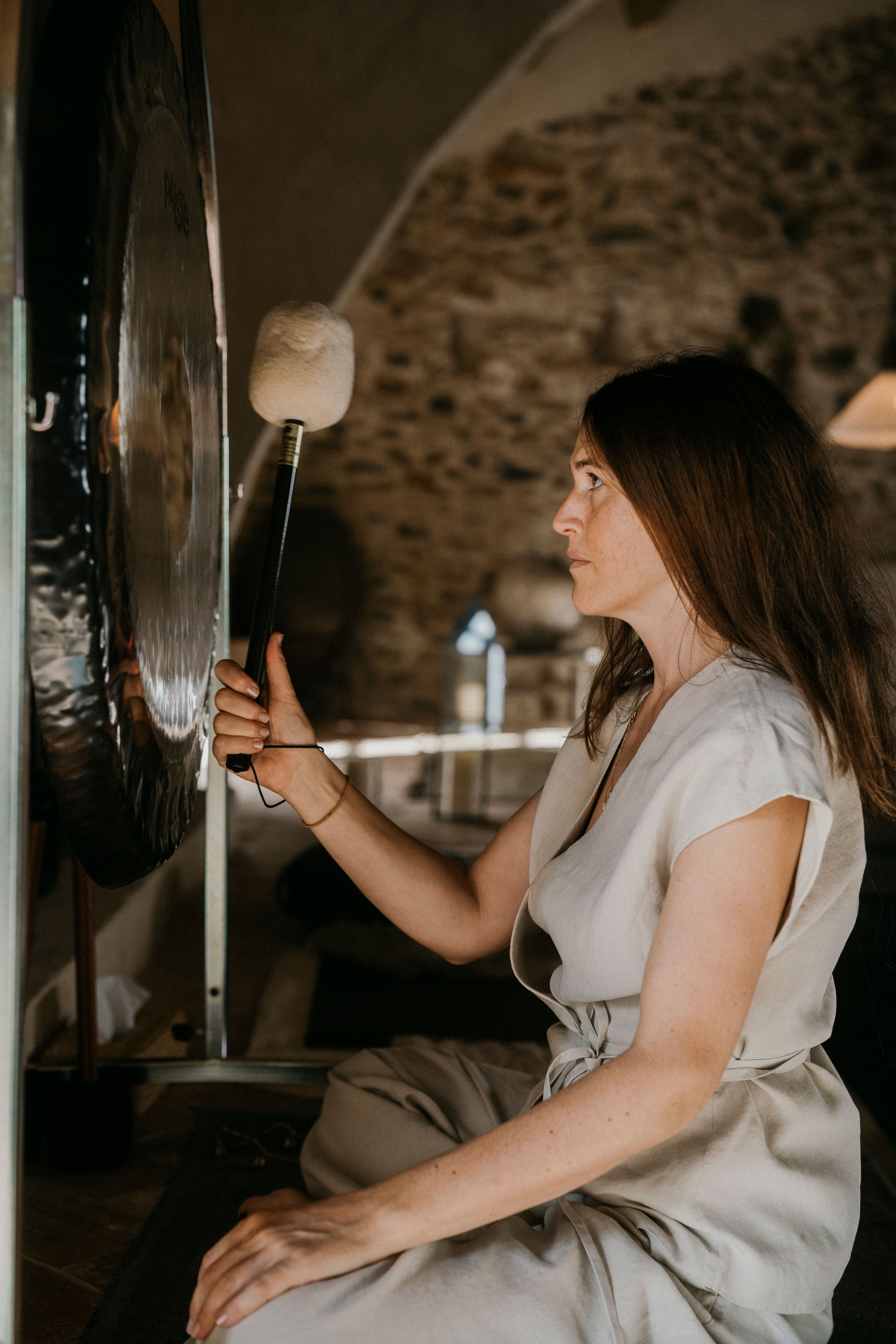 Atmosphere of the Kaer x Moonsisters retreat led by Gabrielle Anand, a luxury women’s retreat experience with yoga, meditation, and nature immersion.